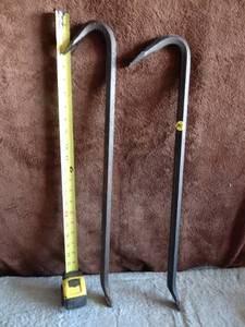 lot 241 image: PAIR OF HEAVY DUTY PRY BARS - APPROX 24 TALL
