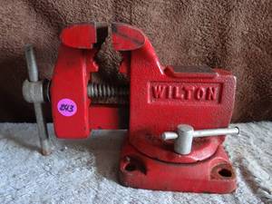 lot 243 image: Precise Wilton Style Mechanics Vise With Swivel Base  - $$$$