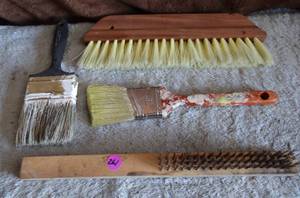 lot 261 image: ASSORTMENT OF PAINTERS TOOLS