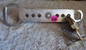 lot 270 image: E & R SAFETY MULTIPLE LOCKOUT DOUBLE ENDED CLASP, 40, 6-Hole, 8 Length WITH MASTERLOCK & 2 KEYS