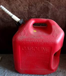 lot 271 image: 5 GALLON GASOLINE CAN - HAS SPOUT, MISSING CAP