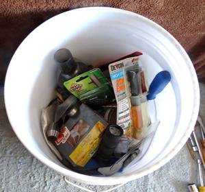 lot 283 image: POT LUCK TOOL ASSORTMENT BUCKET #1