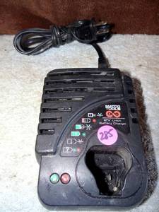lot 285 image: MATCO TOOLS 12V BATTERY CHARGER