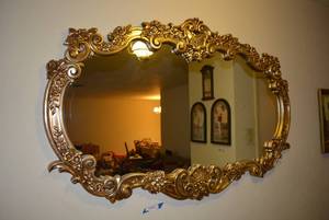 lot 7 image: Gold Frame Ornate Oval Mirror