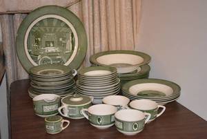 lot 19 image: Colonial Homestead by Royal Dish Set, see pictures