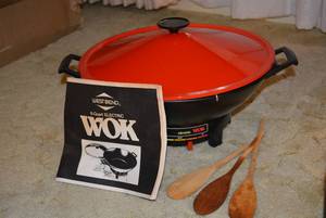 lot 20 image: Electric Wok with Wooden Spoons
