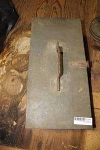 lot 483 image: metal tool box and contents