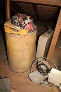 lot 489 image: Wire fan and motor, box fan