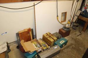 lot 455 image: Tools, China Paint, 19 Utility box