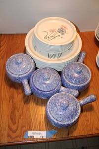 lot 181 image: Pink and Blue Flower Plate Set and 4 Blue Soup Crocks with Lids