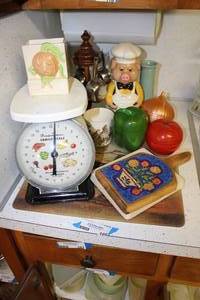 lot 169 image: Cooking Scale, Measuring Cup Stand, Veggie Savers and Cutting Boards