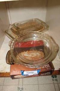 lot 173 image: Pyrex Baking Dishes and Pie Plates