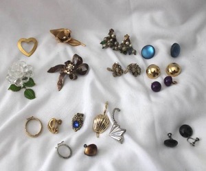 lot 522 image: Broochpin selection. Includes an enamel and faceted glass petal flower pin made in West Germany (minor loss to green enamel) and a selection of earrings (one is Czech). Comes with a package of single earrings also.