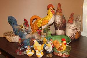 lot 17 image: Rooster Lot Ceramic and Fabric Chickens