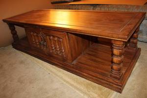 lot 64 image: Vintage Coffee Table, 5Ft Long