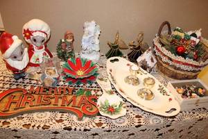 lot 48 image: Christmas Figurines