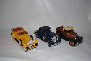 lot 29 image: 3 Model Kit Cars