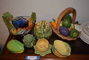 lot 35 image: Ceramic Vegetables, see pictures