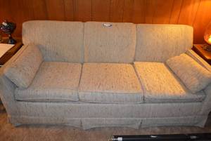 lot 83 image: Vintage Simmons Hide-A-Bed Sofa, VERY HEAVY BRING HELP