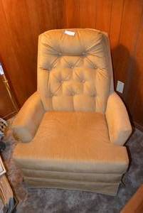 lot 86 image: Vintage Upholstered Arm Chair