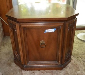 lot 105 image: Mid-Century Hexagonal Storage End Table
