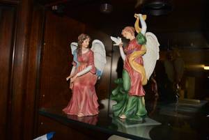 lot 138 image: 2 angel figurines