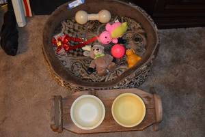 lot 154 image: CatDog Bed, Feeding Stand and toys