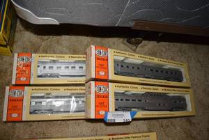 lot 240 image: 4 Con-Cor HO Train Car Models, Santa Fe