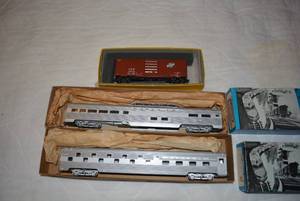lot 242 image: Con-Cor Quality HO Train Car Models, and Mainline Train Car Model