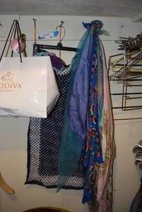 lot 281 image: Ladies Scarves