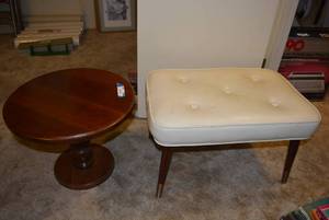 lot 283 image: Vintage Button-Tufted Bench and Small Round Pedestal Table