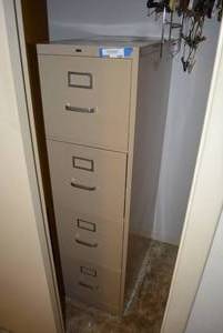 lot 290 image: Hon 4 Drawer File Cabinet