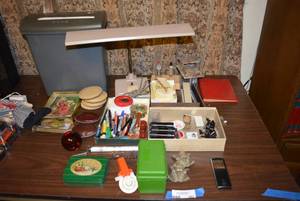 lot 302 image: Office Supplies Paper Shreader, Desk Lamp, Paper Weights and More