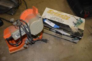 lot 422 image: Grizzly Trim Router, Chicago Electric Power Tool