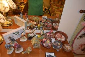 lot 354 image: Bird Figurines and Dcor