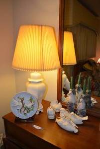 lot 359 image: Dove Figurines and Candle Holders, Jonathon Byron Collector Plate and Table Lamp