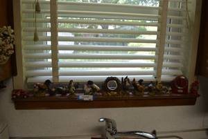 lot 197 image: Small Chicken Figurines and Kitchen Timer