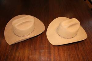 lot 30 image: Two Resistol George Strait Cowboy Hats Size 7 14, 4X Beaver, Color Chestnut