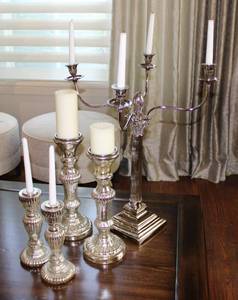 lot 38 image: Two Small Antiqued Glass Candlesticks, Two Mediums Antiqued Glass Candlesticks and 4 Taper Candle Candelabra