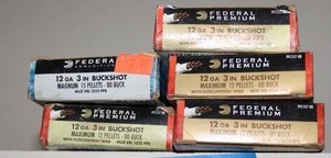 lot 63 image: Ammo 5 boxes of Federal 12 Gauge 00 Buck see pics