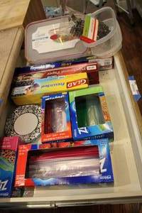 lot 144 image: Ziploc Bags, Press n Seal, Mini Cookie Cutter Set