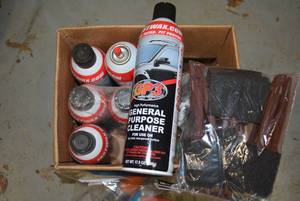 lot 226 image: 6 Cans General Purpose Cleaner and Paint Sponges