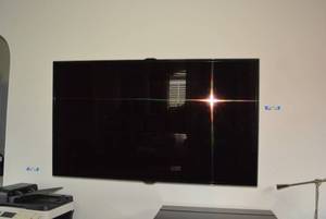 lot 286 image: Samsung 60 Smart TV Model UN60ES7500F with Remote and swing arm wall mount