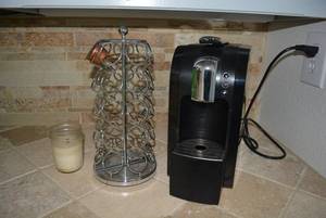 lot 302 image: Verismo Coffee Machine K-Cup Rack and Candle