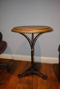 lot 290 image: Small Round Tripod Table with Cast Iron Base