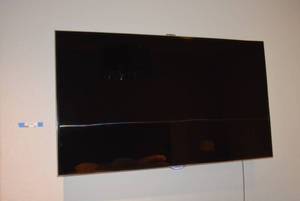 lot 292 image: Samsung 60 Smart TV Model UN60ES8000FXZA with Remote