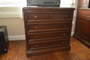 lot 313 image: Ethan Allen Buckley File Cabinet