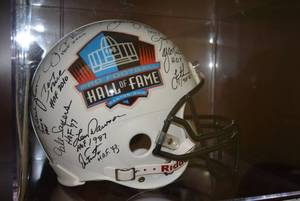lot 315 image: Hall Of Fame Signed Helmet with Letter of Authenticity, see Pictures