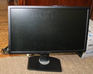 lot 324 image: Dell Monitor P2412Hb and Cords