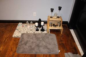lot 350 image: Bathroom Dcor Items with Step Stool and Rugs